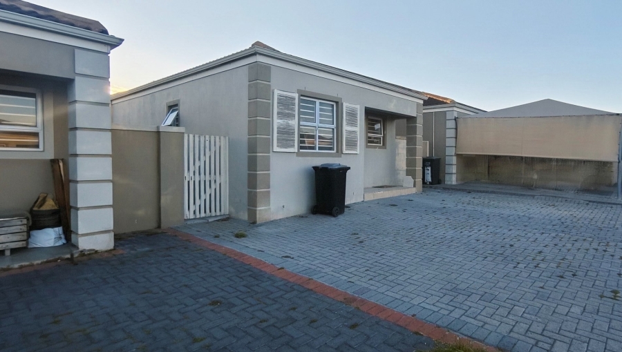 2 Bedroom Property for Sale in Strandfontein Village Western Cape